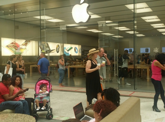 Apple Store - Cerritos, CA. I ove their gadget