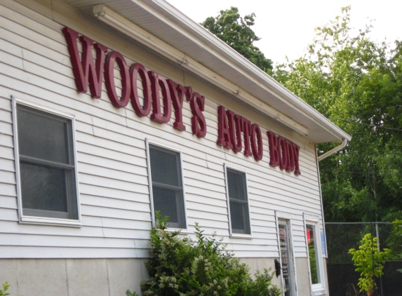 Woody's Auto Body - Dewitt, MI