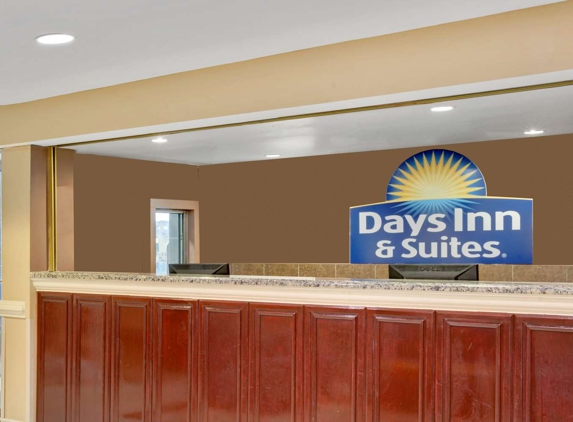 Days Inn by Wyndham College Park Atlanta Airport South - College Park, GA