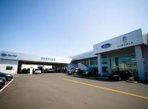 Norm Reeves Ford Superstore - Cerritos, CA
