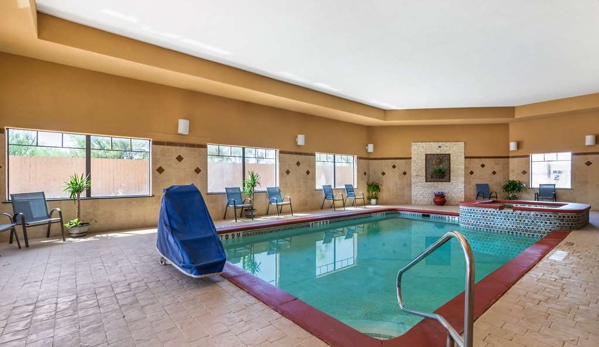 Best Western Plus Lytle Inn & Suites - Lytle, TX