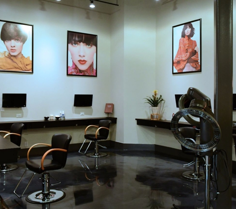 K Charles & Co Salons - San Antonio, TX