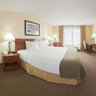 Holiday Inn Express & Suites Greenville - Greenville, MS