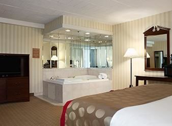 Ramada by Wyndham Greensburg Hotel & Conference Center - Greensburg, PA