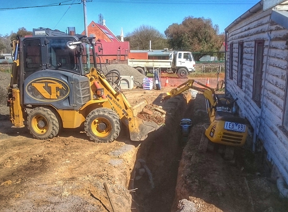Thomas Earthmovers - Maiden Gully, VIC