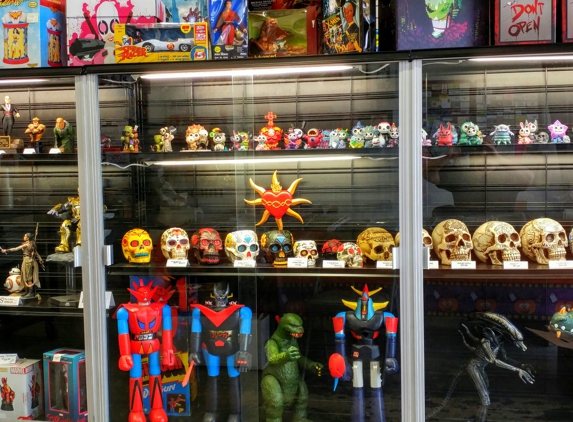 Lone Star Heroes: Comics & Toys - Galveston, Texas - Galveston, TX. Toys, Skulls, Machinders