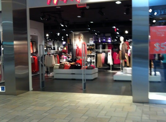 H&M (Hennes & Mauritz) - Modesto, CA