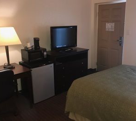 Days Inn by Wyndham Cave City - Cave City, KY