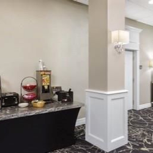 Ramada by Wyndham Des Moines Airport - Des Moines, IA