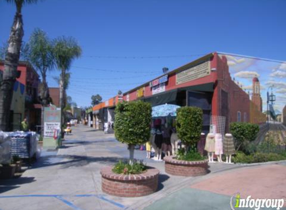 Plaza Del Valle - Panorama City, CA