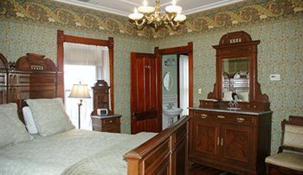 The Nauvoo Grand Bed & Breakfast - Nauvoo, IL