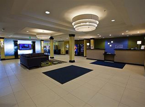 Holiday Inn Express & Suites Monroe - Monroe, MI