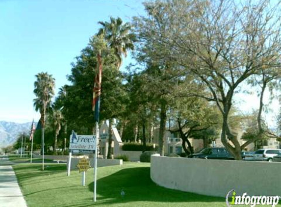 Los Portales Apartments - Tucson, AZ