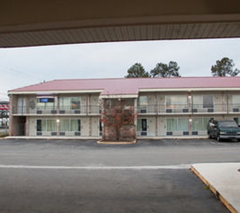 Cocomo Inn & Suites - Moultrie, GA