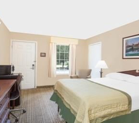 Baymont Inn & Suites - Roanoke Rapids, NC