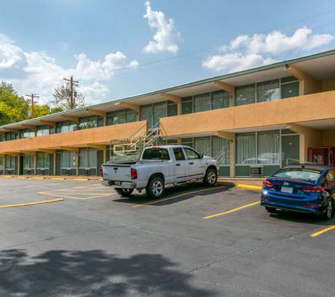 Midtown Inn & Suites - Kingston Springs, TN