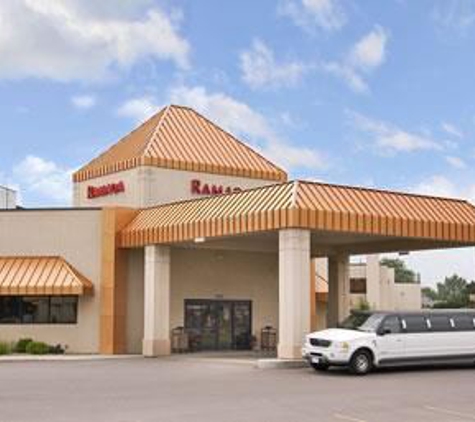 Ramada by Wyndham Sioux Falls Airport-Waterpark & Event Ctr - Sioux Falls, SD