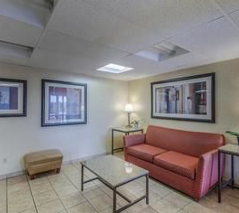 Motel 6 - Oak Creek, WI