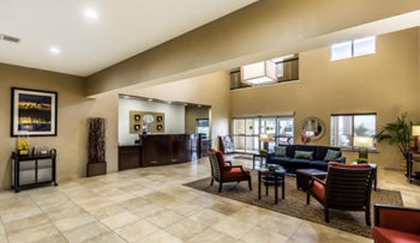 Comfort Suites Houston IAH Airport - Beltway 8 - Houston, TX