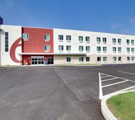 Motel 6 - Poplar Bluff, MO