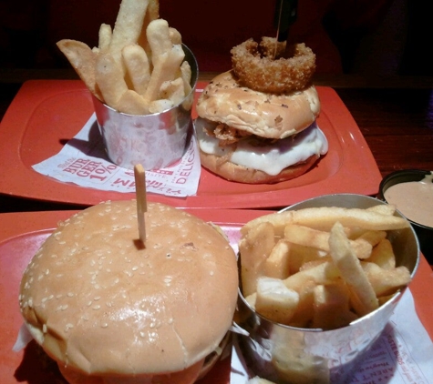 Red Robin Gourmet Burgers - Norton Shores, MI