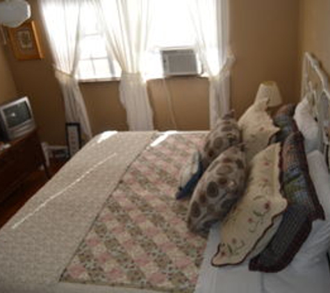 Maple Street Bed & Breakfast - Lamoni, IA