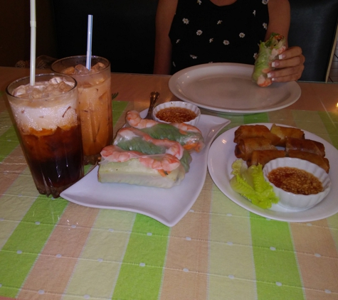 Hilo Siam Thai Restaurant - Hilo, HI. Summee rolls and fried spring rolls. GREAT.