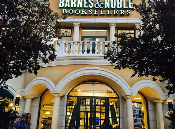 Barnes & Noble Booksellers - Calabasas, CA