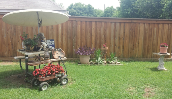 AAA Burleson Fence Serving Ft. Worth, Crowley, Weatherford & Granbury - Burleson, TX. Cedar 6" Board on Board with a 6" Cap.