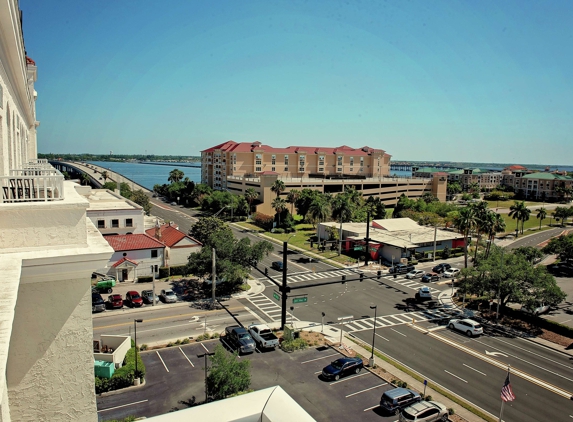 Hampton Inn & Suites Bradenton Downtown Historic District - Bradenton, FL