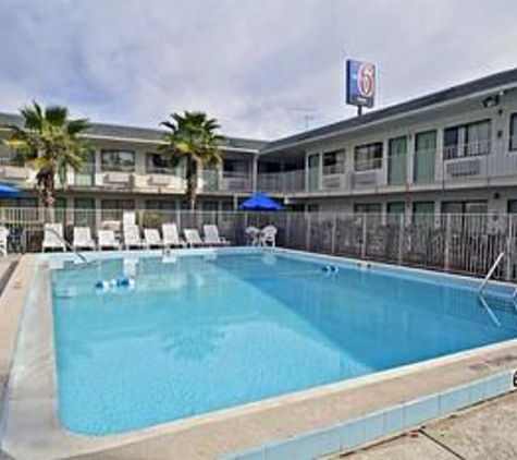 Motel 6 - Tampa, FL