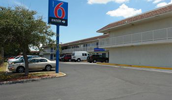 Motel 6 - Corpus Christi, TX