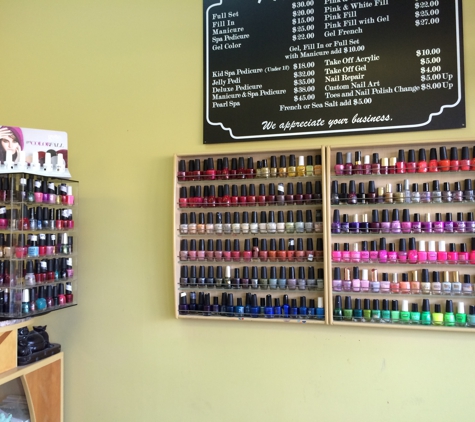 FAMOUS NAILS - Overland Park, KS