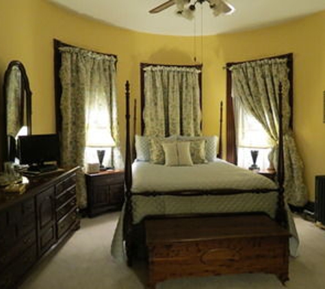 Forget-me-not Bed and Breakfast - Saint Louis, MO