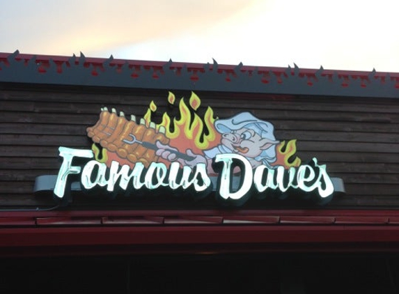 Famous Dave's - Westbury, NY