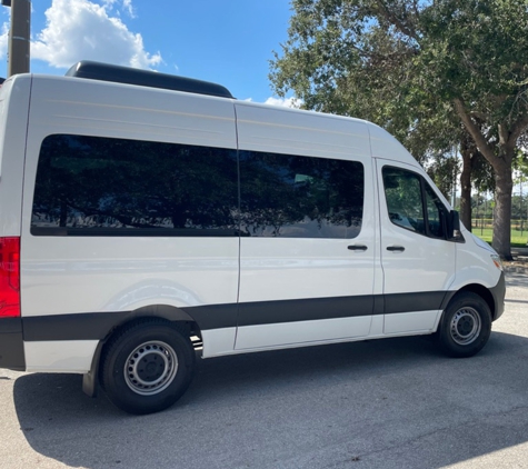 Carl's Van Rental - Orlando, FL