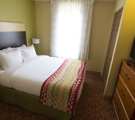 Hawthorn Suites by Wyndham Sterling Dulles - Sterling, VA