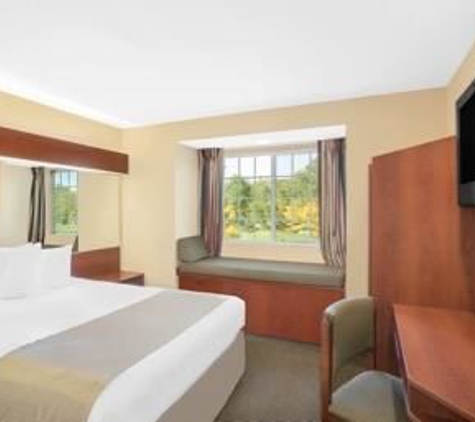 Microtel Inn & Suites by Wyndham Bentonville - Bentonville, AR