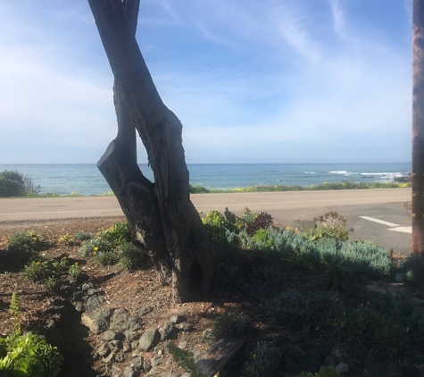 Pelican Inn & Suites - Cambria, CA