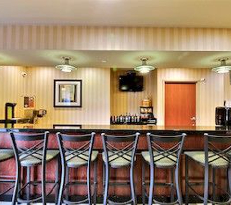 Cobblestone Inn & Suites - Oshkosh, WI