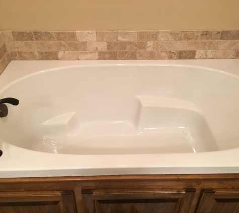 Country Girls Cleaning Company - Lake Charles, LA. Nice big garden tub. Sparkling clean����