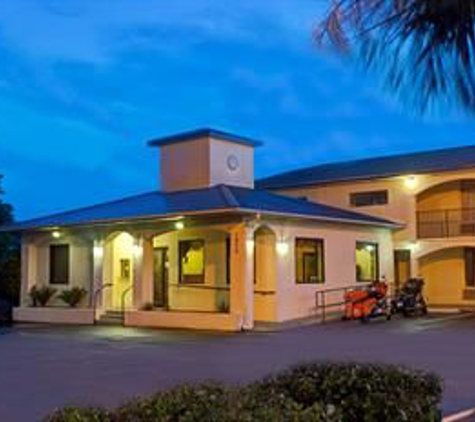 Super 8 by Wyndham Walterboro - Walterboro, SC