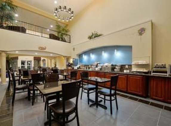 Best Western Plus Cutting Horse Inn & Suites - Weatherford, TX