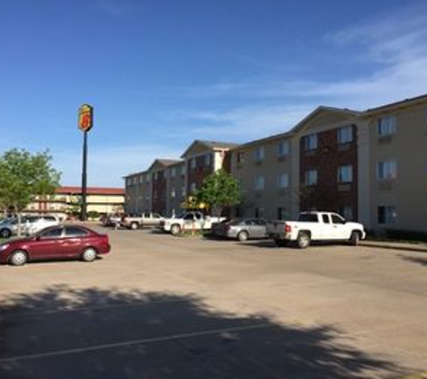 Super 8 by Wyndham Wichita Falls - Wichita Falls, TX