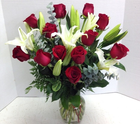 Oakleaf Florist - San Antonio, TX. Red Roses and White Lilys