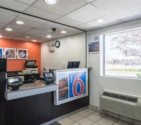 Motel 6 - Aurora, IL