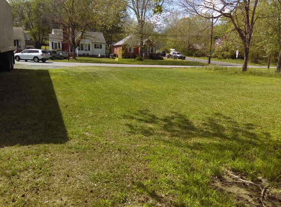 Lewis' Lawn Care - Asheboro, NC. Mowing and trimming.