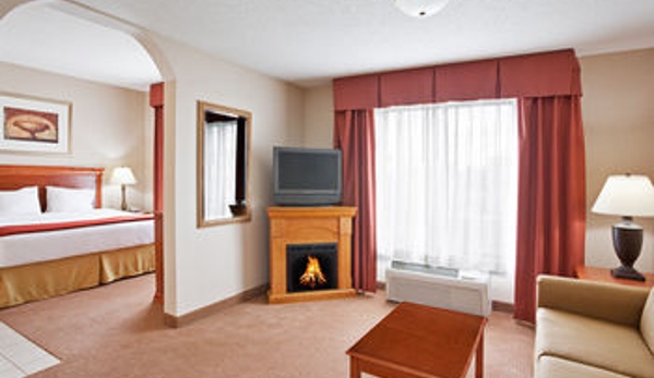 Holiday Inn Express & Suites Detroit - Utica - Utica, MI