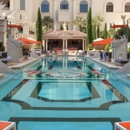 Venus Pool + Lounge - Public Swimming Pools