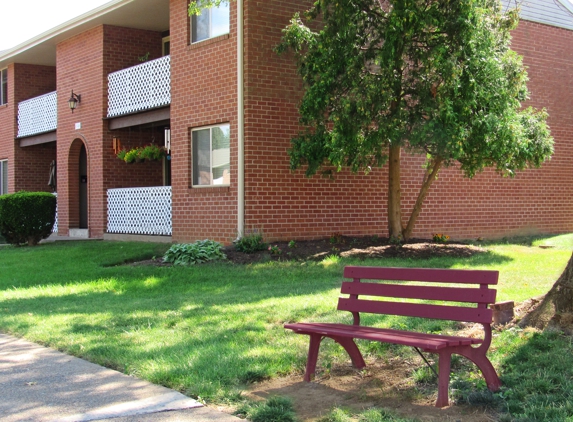 Delbrook Manor Apartments - Mechanicsburg, PA